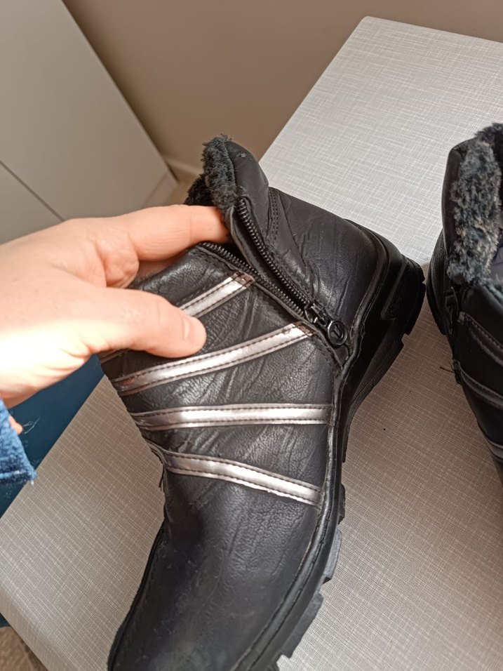 Tokalı Siyah kadın Bot - Görsel 4
