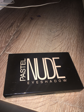 Pastel nude far paleti