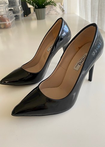 Siyah Parlak Stiletto Kadın Ofis Ayakkabısı - Görsel 2