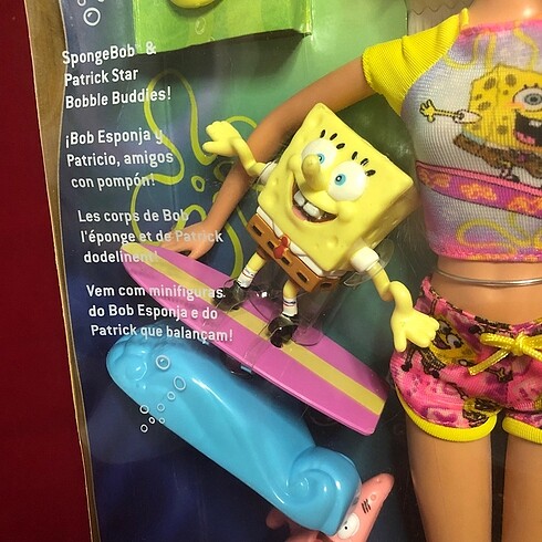 Beden Barbie ile Patrick ve SpongeBob sörfte