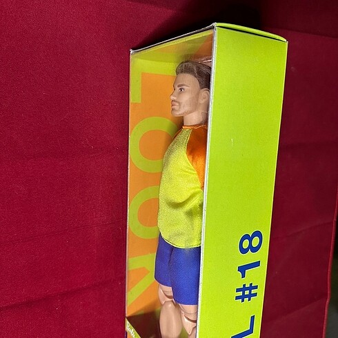 Beden Barbie LOOKS #18 oyuncak bebek