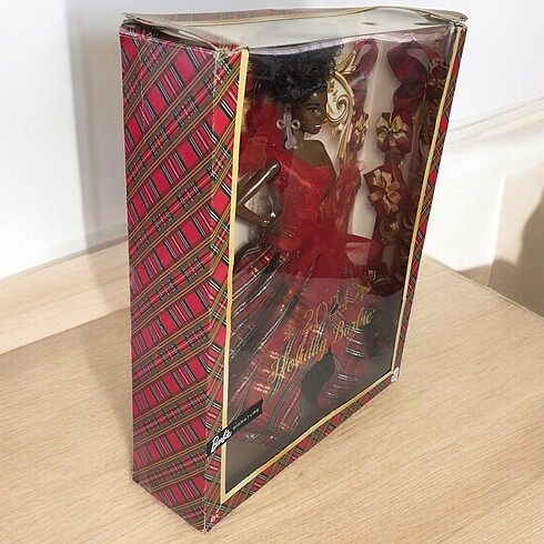  Beden Renk 2024 Holiday Siyahi Barbie