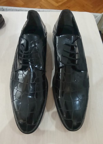 Diğer Siyah Kroko Desenli Sik Bilekli Ayakkabi