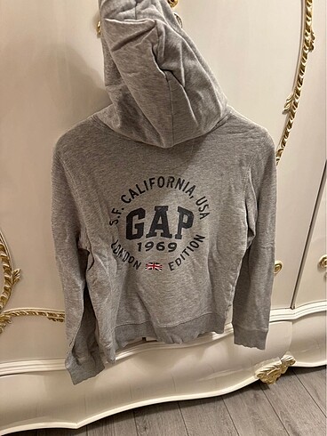 s Beden Gap sweatshirt