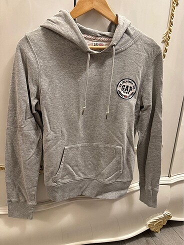 Gap sweatshirt