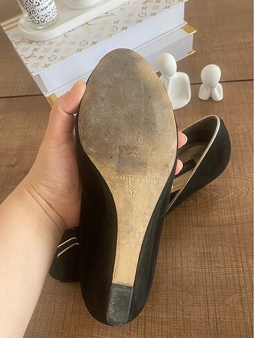 37 Beden siyah Renk Charles & Keith Marka Ayakkabı