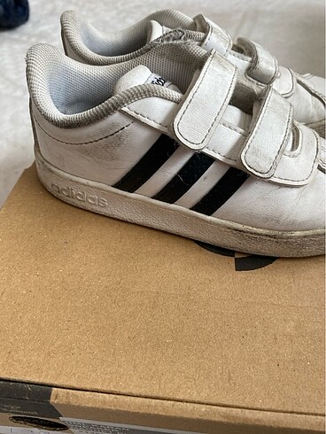 26 Beden beyaz Renk Adidas Ayakkabı