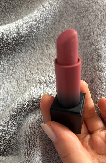 Beden Huda beauty