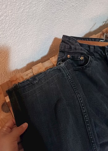 13-14 Yaş Beden Dik Kesim Siyah Batik Desenli Kemerli Jean
