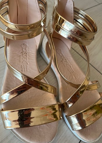 Kızlar için parlak altın tokalı terlik - Görsel 4