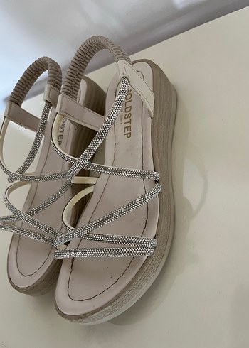 Bej Gümüş Taş İşlemeli Dolgu Topuklu Kadın Sandalet - Görsel 5