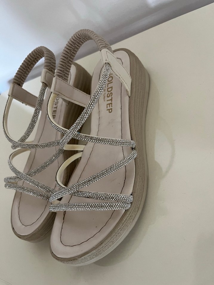 Bej Gümüş Taş İşlemeli Dolgu Topuklu Kadın Sandalet - Görsel 5