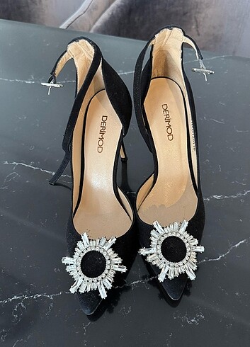 Derimod stiletto