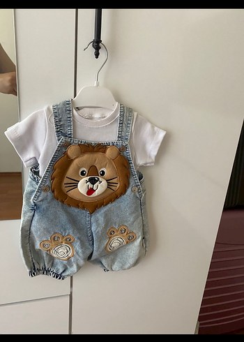 Erkek bebek Aslan Desenli Denim Tulum