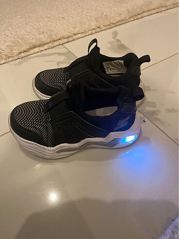 24 Beden Skechers ışıklı spor ayakkabı