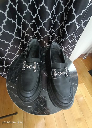 zara 37