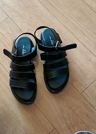 Flo Ayakkabı Kadın kalın taban siyah sandalet 