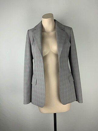 Diğer Blazer %70 İndirimli.
