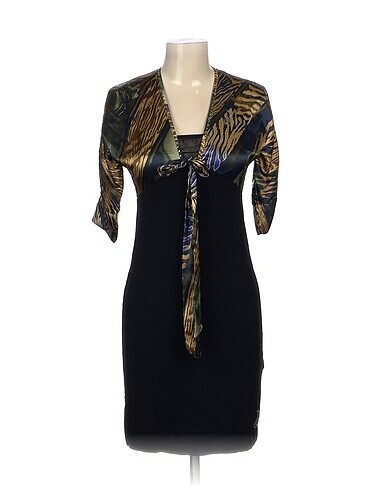 PreLoved Kısa Elbise %70 İndirimli.