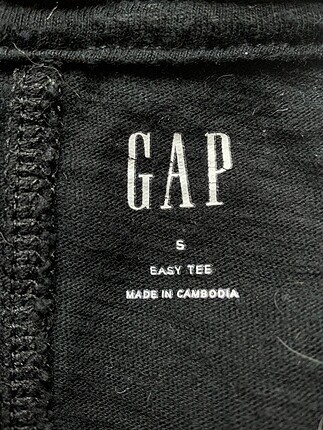 s Beden Gap T-shirt %70 İndirimli.