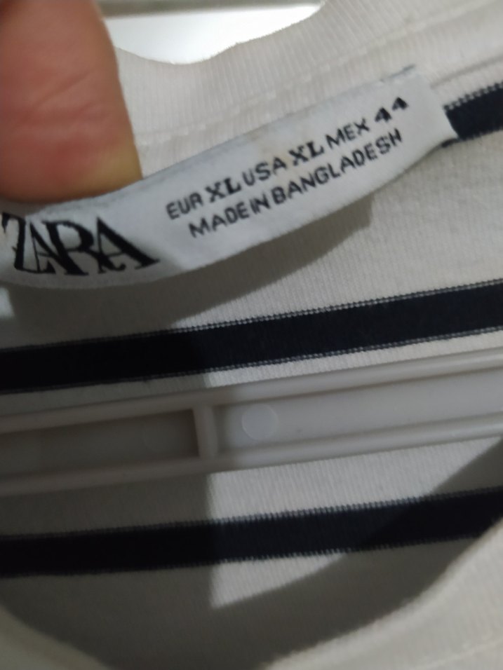 Gri Çizgili V Yaka Pamuklu Tişört - Görsel 3