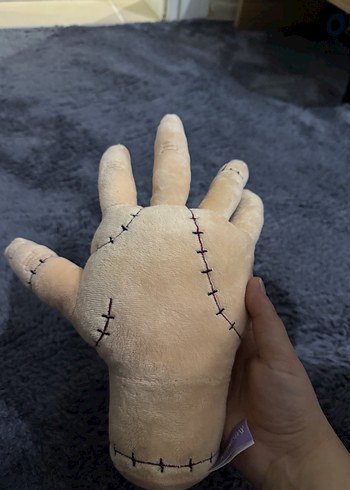 Wednesday eli peluş oyuncak - Görsel 2