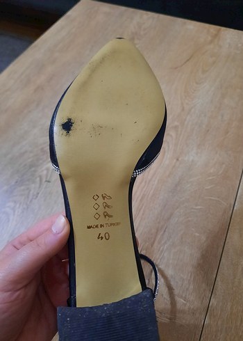 Siyah Parlak Tokalı İnce Topuklu Kadın Ayakkabı - Görsel 5