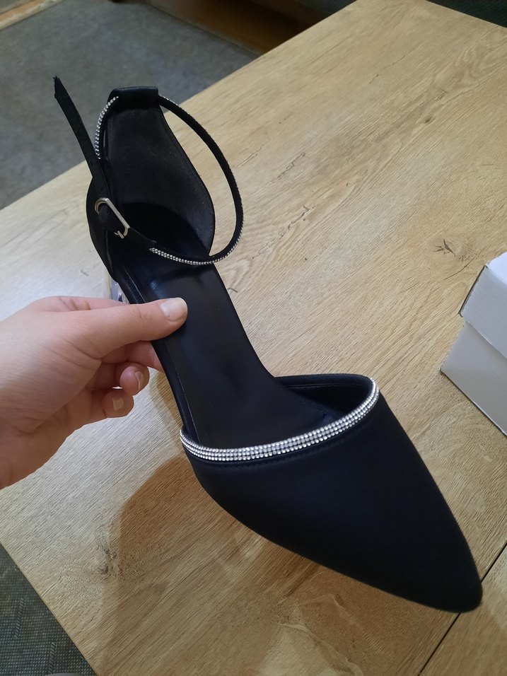 Siyah Parlak Tokalı İnce Topuklu Kadın Ayakkabı - Görsel 4