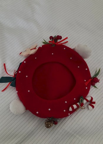 Renkli Noel Temalı Kırmızı Şapka