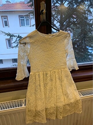Dantelli elbise