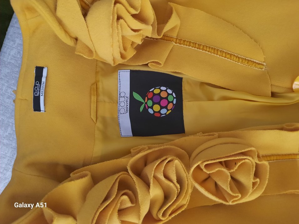 Sarı Mini Kadın Kaban Fırfırlı - Görsel 2