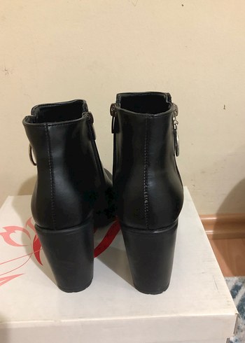 Siyah Deri Blok Topuklu Gotik Kadın Bot - Görsel 4