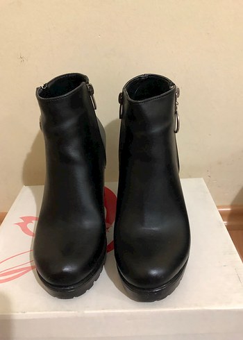 Siyah Deri Blok Topuklu Gotik Kadın Bot - Görsel 2