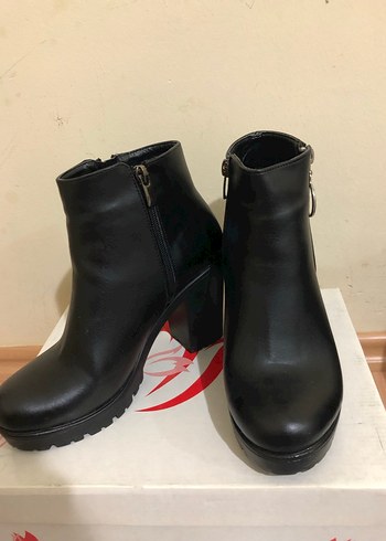 Siyah Deri Blok Topuklu Gotik Kadın Bot - Görsel 3