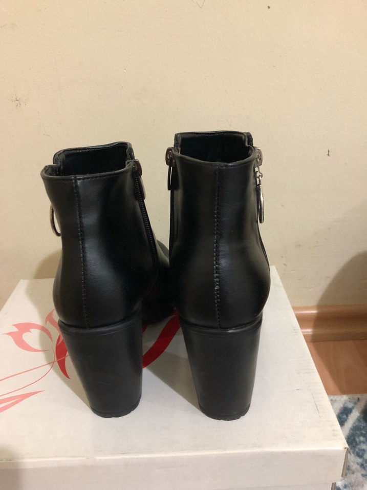 Siyah Deri Blok Topuklu Gotik Kadın Bot - Görsel 4