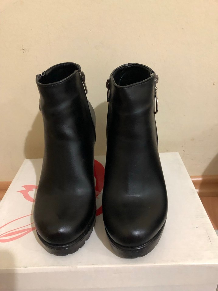 Siyah Deri Blok Topuklu Gotik Kadın Bot - Görsel 2