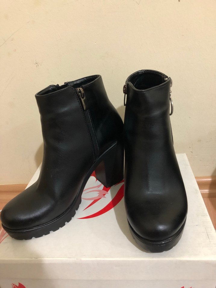 Siyah Deri Blok Topuklu Gotik Kadın Bot - Görsel 3