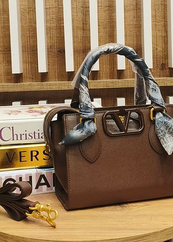 Valentino Fular detay El ve Kadın Omuz çantası