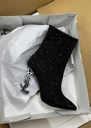 Yves Saint Laurent Siyah Parlak Taşlı Stiletto Topuklu Bot