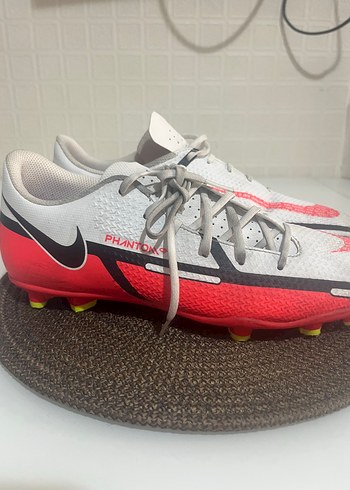 40 Beden Gri Erkek Futbol Ayakkabısı Velcro Detaylı