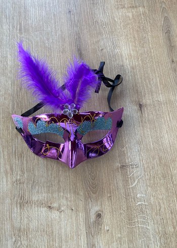 Üç Adet Parti Maskesi - Görsel 5