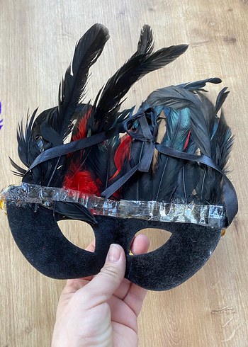 Üç Adet Parti Maskesi - Görsel 4