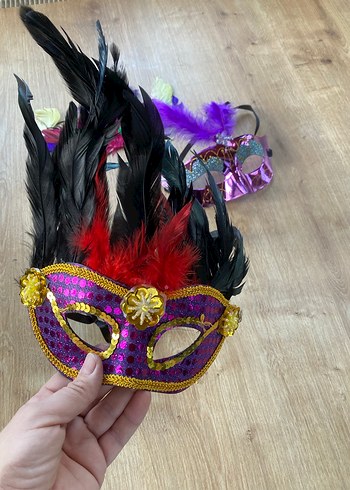 Üç Adet Parti Maskesi - Görsel 3