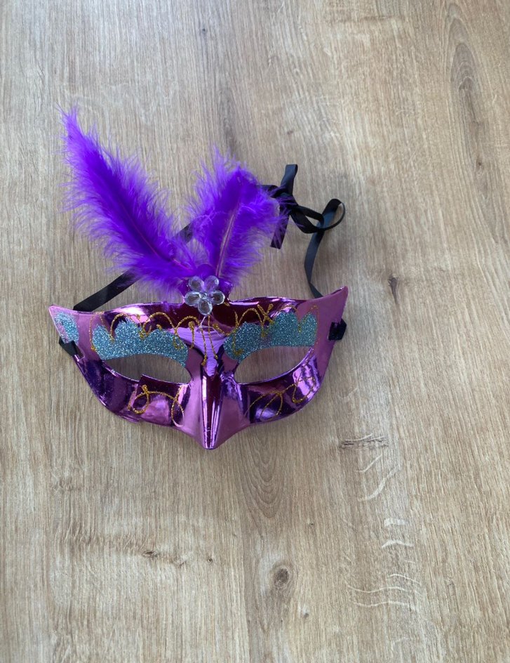 Üç Adet Parti Maskesi - Görsel 5