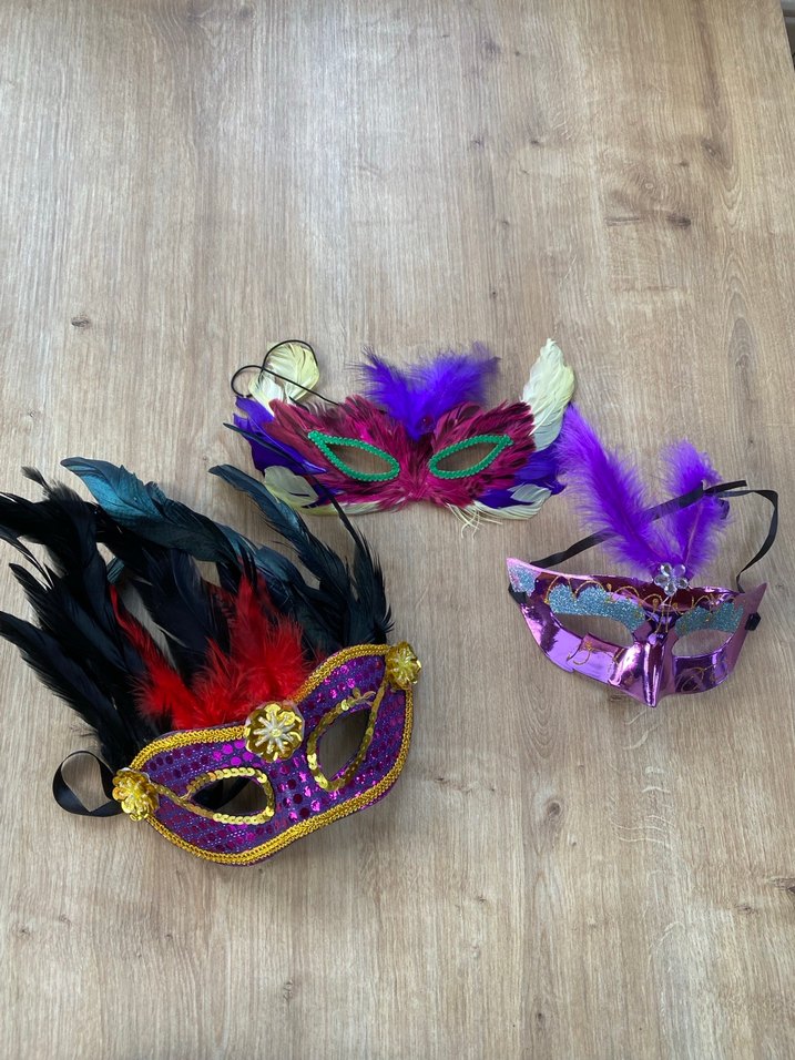 Üç Adet Parti Maskesi - Görsel 2