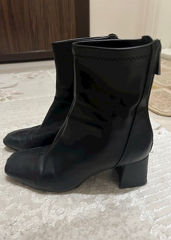 Stradivarius Siyah Deri Topuklu Kadın Bot