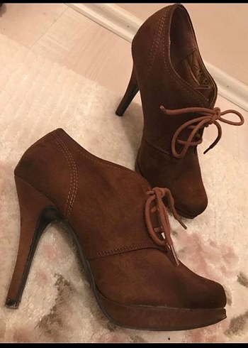 Deichmann Kahverengi Suet Topuklu Kadin Botlari