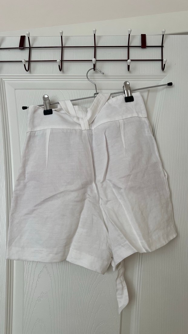 Kadın Beyaz Keten Yüksek Bel Kemerli Şort - Görsel 2
