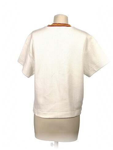 m Beden PreLoved T-shirt %70 İndirimli.