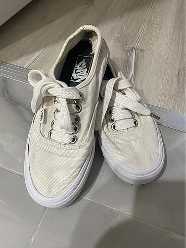 Beyaz vans ayakkabı